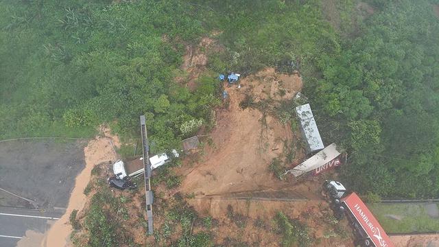 Dramática situação dos deslizamentos nas estradas do Paraná e Santa Catarina