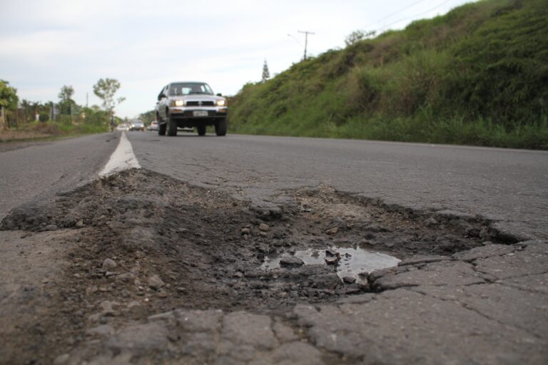 Situação precária da maioria das rodovias brasileira ano após ano