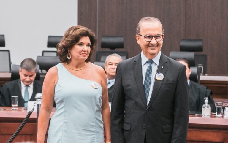 Jorginho Mello (governador) e Marilisa Boehm (vice) será às 18 horas na Alesc