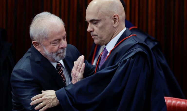 TSE entrega diplomas a Luiz Inácio Lula da Silva (presidente) e a Geraldo Alckmin (vice)