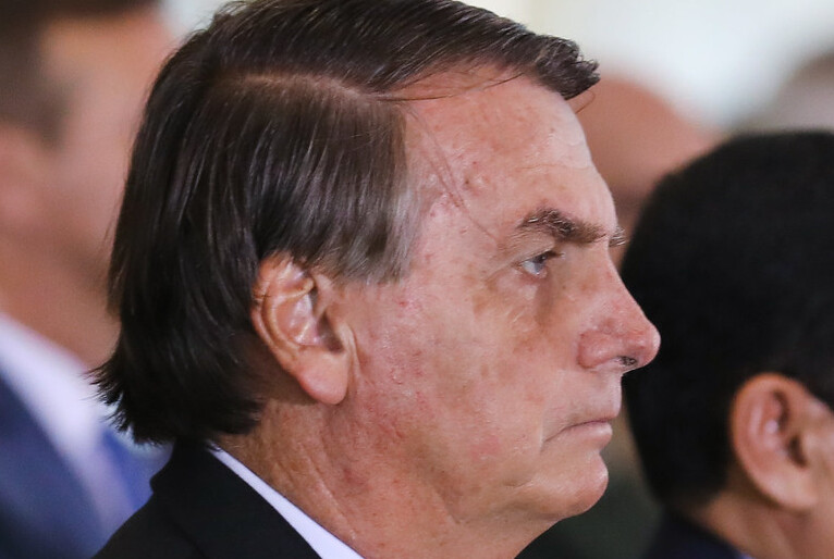 Emocionado, presidente Bolsonaro chorou durante evento militar nesta-segunda-feira (05)