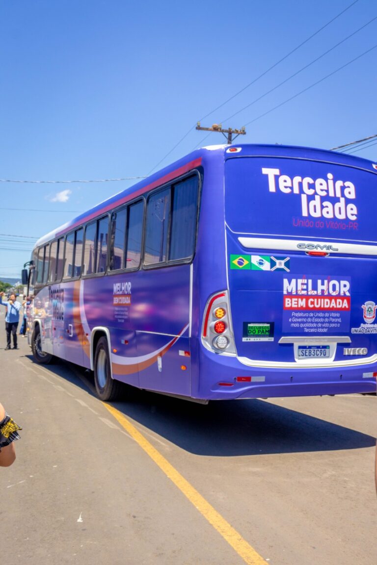 Parceria Governo do Estado e Prefeitura entrega ônibus novo para a 3ª Idade de União da Vitória