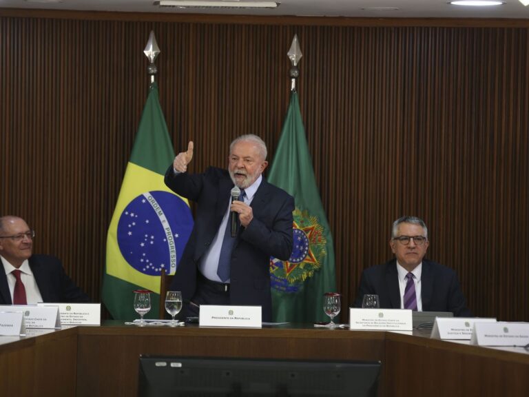 Presidente Lula e mais 27 governadores assinaram carta que estabelece que a democracia é inegociável!