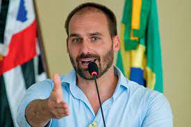 “Não pode acabar bem”, diz Eduardo Bolsonaro sobre moeda comum Brasil-Argentina