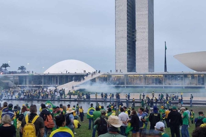 Patriotas? Não! Vândalos!