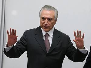 Michel Temer diz que Lula precisa ‘tirar os pés do acelerador e os olhos do retrovisor’