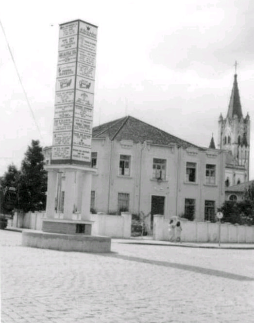 O “obelisco”,o “trambolho” e a campanha eleitoral de 1968 em União da Vitória