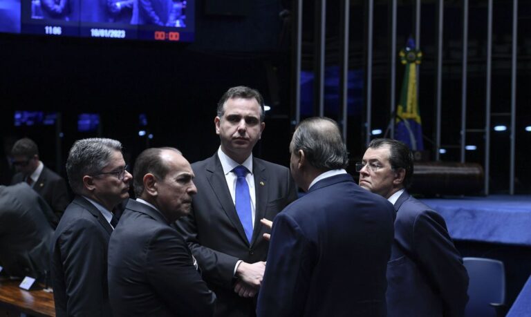 “Brasil não vai ceder aos golpistas”, diz o Rodrigo Pacheco, presidente do Senado