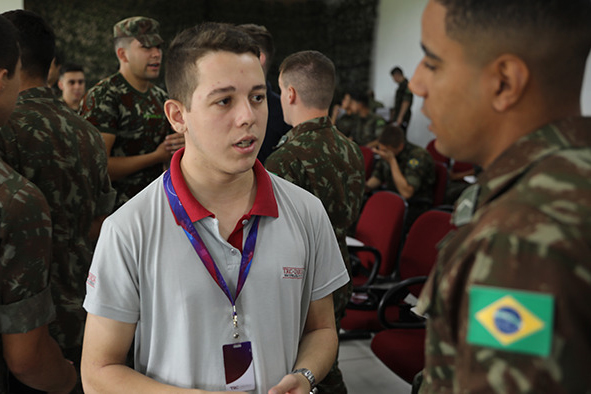 Mutirão em parceria com Exército encaminha 270 jovens para o mercado de trabalho