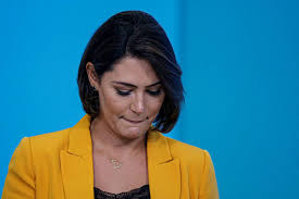 Michelle Bolsonaro já está trabalhando, mais ainda sem o salário de quase R$ 40 mil por mês