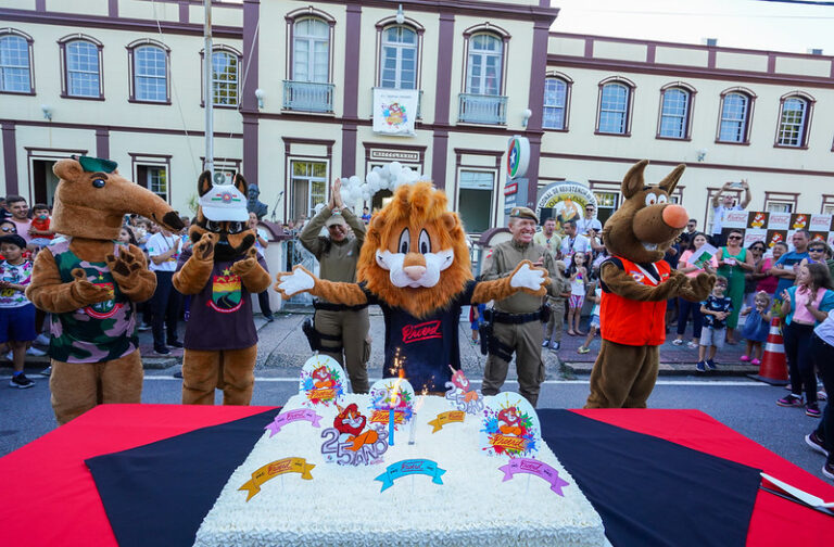 A celebração do Programa Educacional de Resistência às Drogas (Proerb) em Santa Catarina