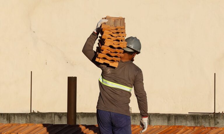 Inflação da construção civil cai em fevereiro