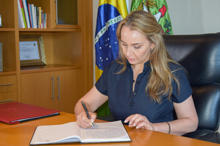 Deputada Daniela Reinehr, ex-governadora de Santa Catarina, assina CPI’s do MST