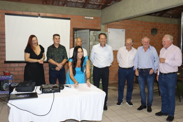 Prefeito Eliseu Mibach recebe visita do deputado estadual Caropreso e da deputada federal Geovânia