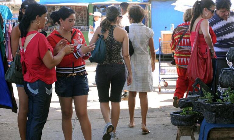 No Dia Internacional da Mulher, Lula anuncia projeto para igualar salários de homens e mulheres