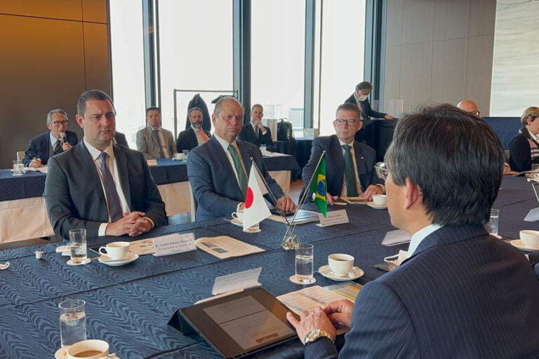 Governador apresenta mercado de carnes do Paraná no Japão