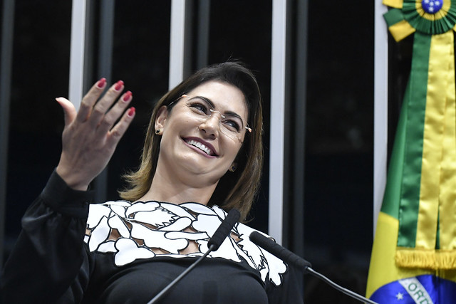 As dúvidas e as coincidências no mistério dos diamantes de Michelle Bolsonaro