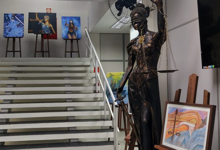 Exposição de artes de Madeu Bona no Forum de União da Vitória