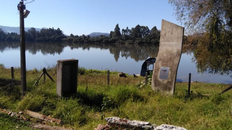 Um monumento construído para marcar nossa história está apodrecendo