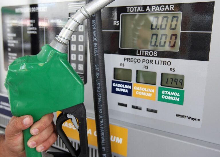 Gasolina sob 12,2% de janeiro a abril e diesel cai 9,9% no mesmo período