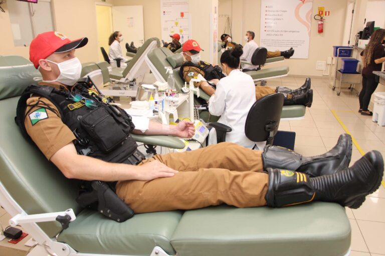 Maio Amarelo: Policiais Militares do Paraná doam sangue