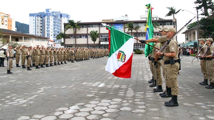 Com solenidade militar e entrega de condecorações, PMSC comemora 188 anos