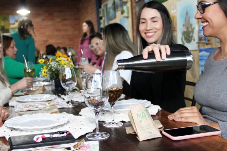 ‘O Chá da Rainha’, evento promovido pela empresária Elizabete Capelete