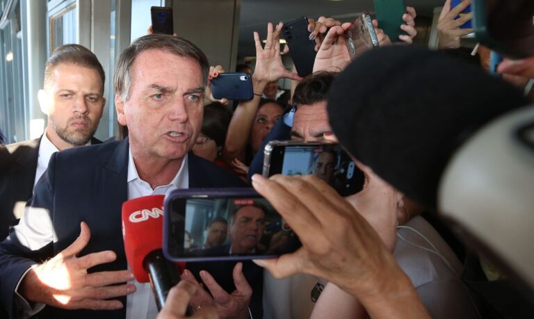 STF envia processo contra ex-presidente Jair Bolsonaro para a primeira Instância