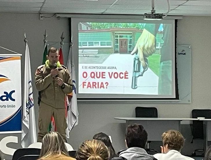 Profissionais da Educação de Porto União participam de encontro técnico com o tem SEGURANÇA