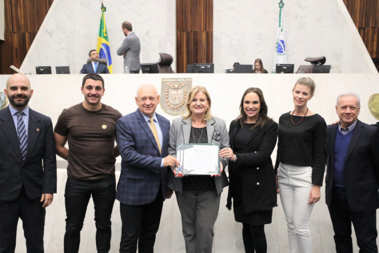 Assembleia Legislativa homenageia primeira mulher a assumir Consulado italiano no Paraná e de Santa Catarina