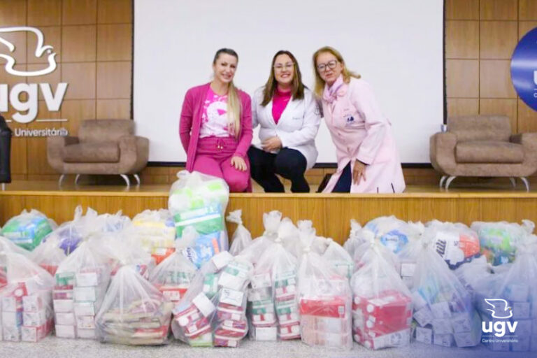 UGV (Centro Universitário) entrega donativos para a Casa Bebel