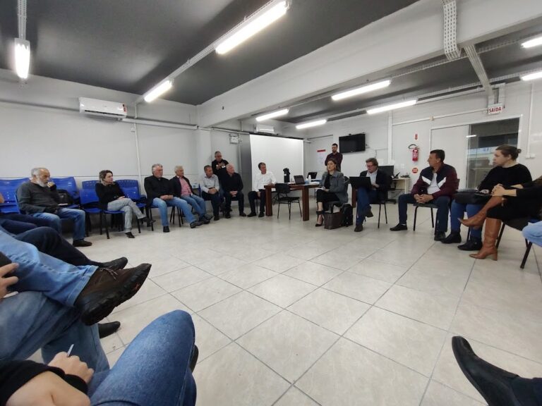 Reunião da dirigentes municipais e empresários com integrantes do IMA