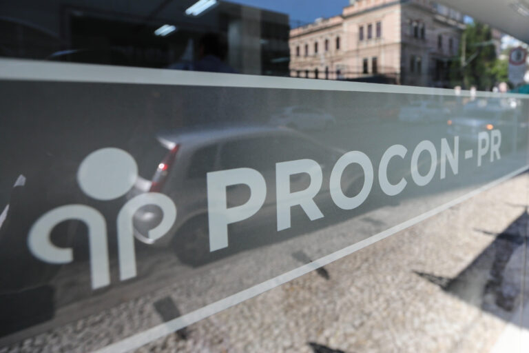 Procon do Paraná notifica bancos por falta de informações em alterações de datas