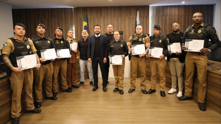 No 169º aniversário da Polícia Militar do Paraná, integrantes da Instituição são homenageados