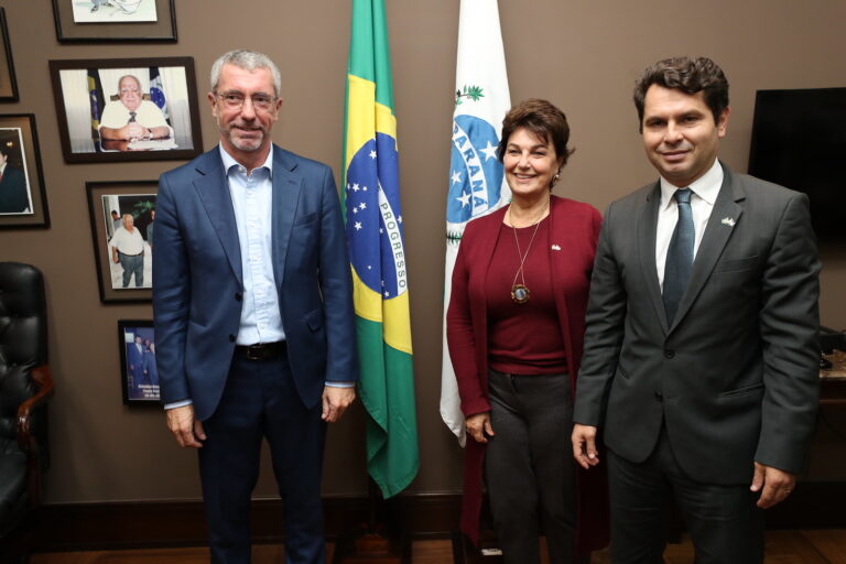 Deputados do Grão-Ducado de Luxemburgo recepcionados na Assembleia Legislativa do Paraná