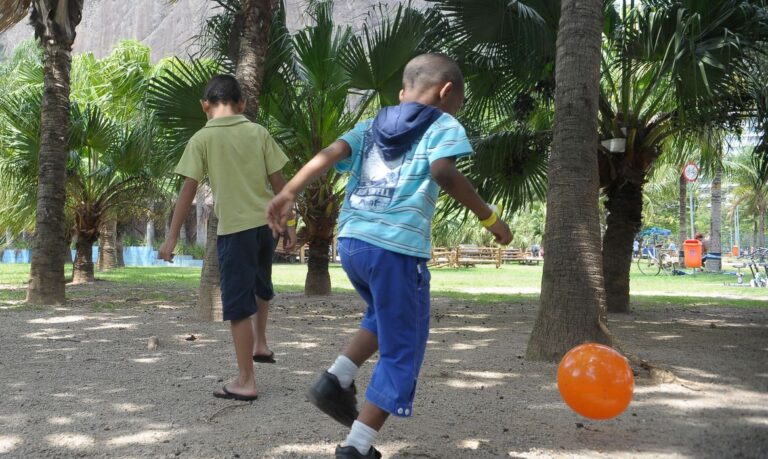 Brasil tem 32 mil crianças e adolescentes fora do convívio familiar e o sudeste e sul lideram