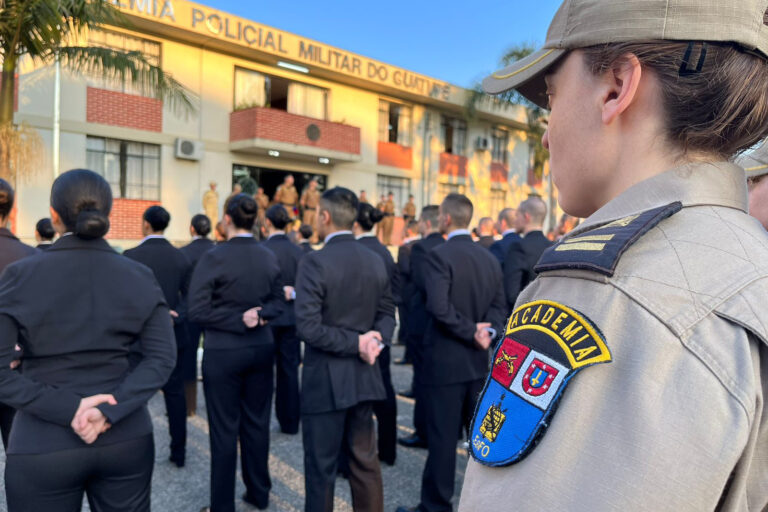 Novo curso de Formação de Oficiais reúne 100 cadetes na Academia Policial de Guaratupê