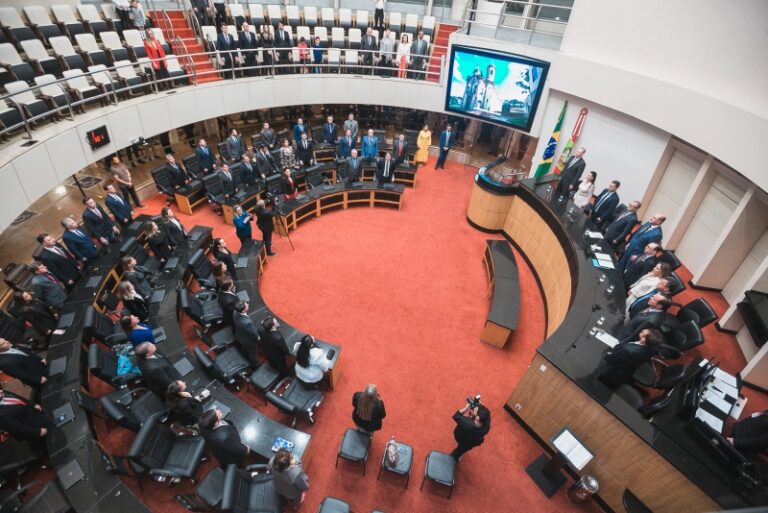 Assembleia Legislativa celebra os 90 anos da OAB-SC com sessão solene