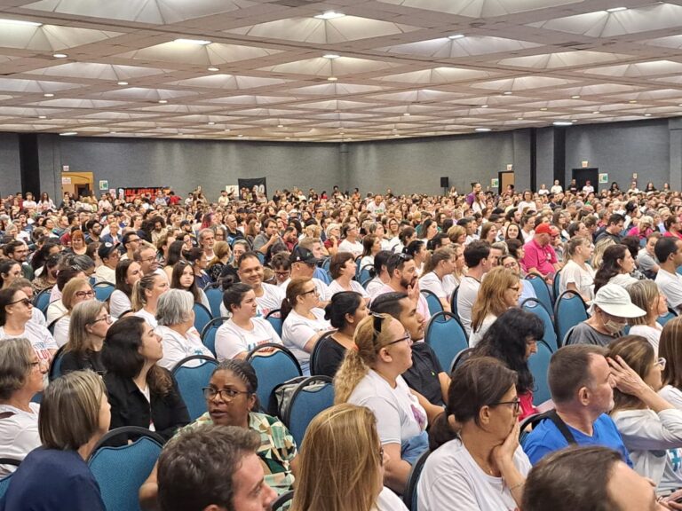 Professores da rede estadual de Santa Catarina decidem não entrar em greve