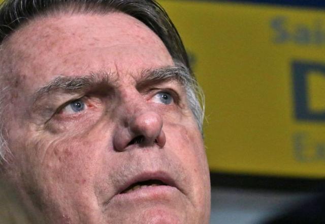 Internado, Jair Bolsonaro posta foto na sala de cirurgia