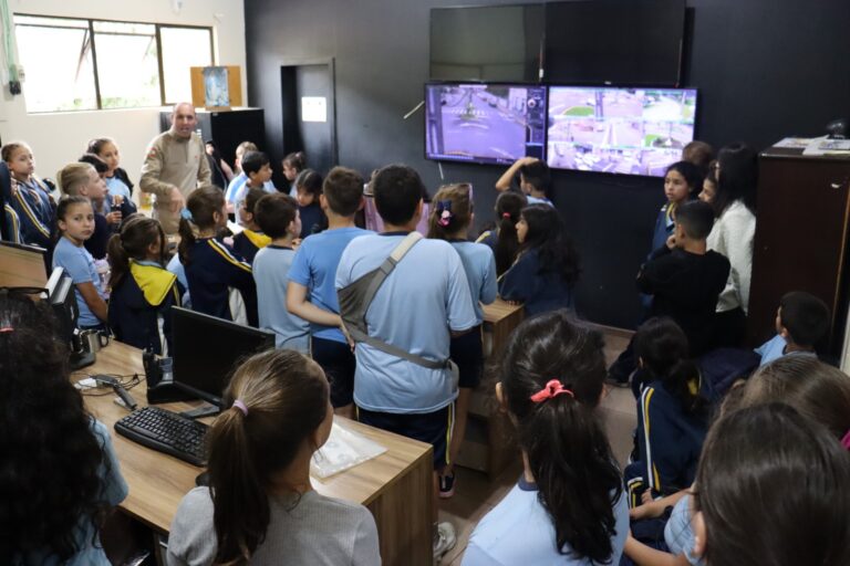 Alunos do Concurso Cultural Maio Amarelo visitam unidades do CBM e PM de Porto União