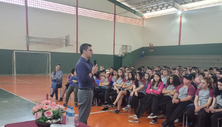 Resolução de conflitos no ambiente escolar é tema de palestra de promotor de Santa Catarina