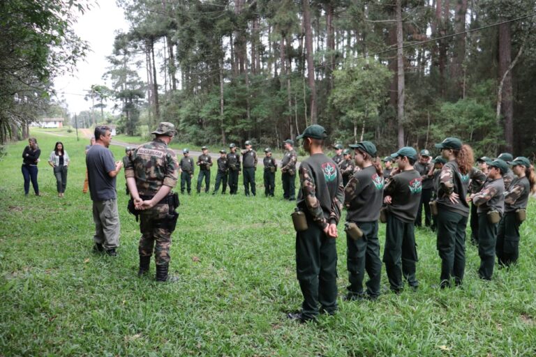 Integrantes do Programa “Protetor Ambiental Adolescente” visitam a Floresta Nacional de Três Barras