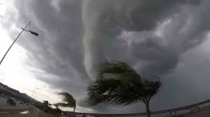 Santa Catarina tem chuva intensa, temporais isolados e rajadas de vento nesta terça-feira