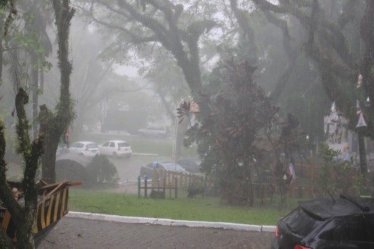 Em Santa Catarina, a chuva alivia um pouco, mas na quinta-feira (12) os temporais retornam com força