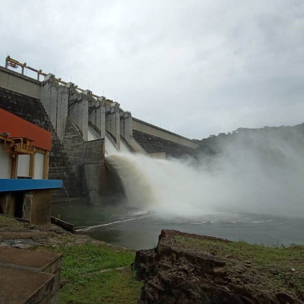 Vazões das usinas que operam no Rio Iguaçu, começando por Foz do Areia…