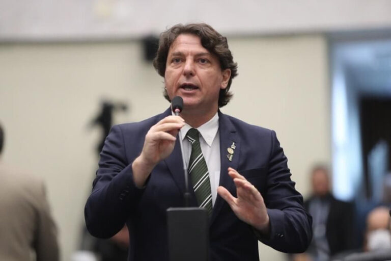 Projeto do deputado Anibelli Neto valoriza os produtores de leite do Paraná