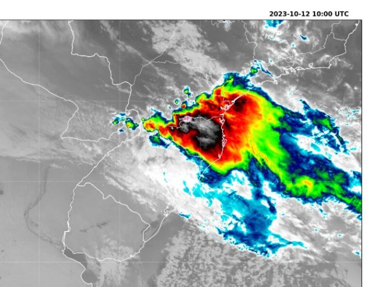 Chuva voltou forte em Santa Catarina, mas deve aliviar no final de semana com temperaturas baixas