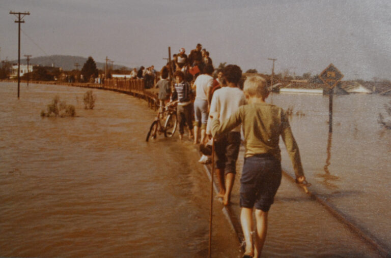 A enchente de 1983 (a maior) e a que estamos vivendo agora e porque o nível demora mais para baixar em UVA/PU