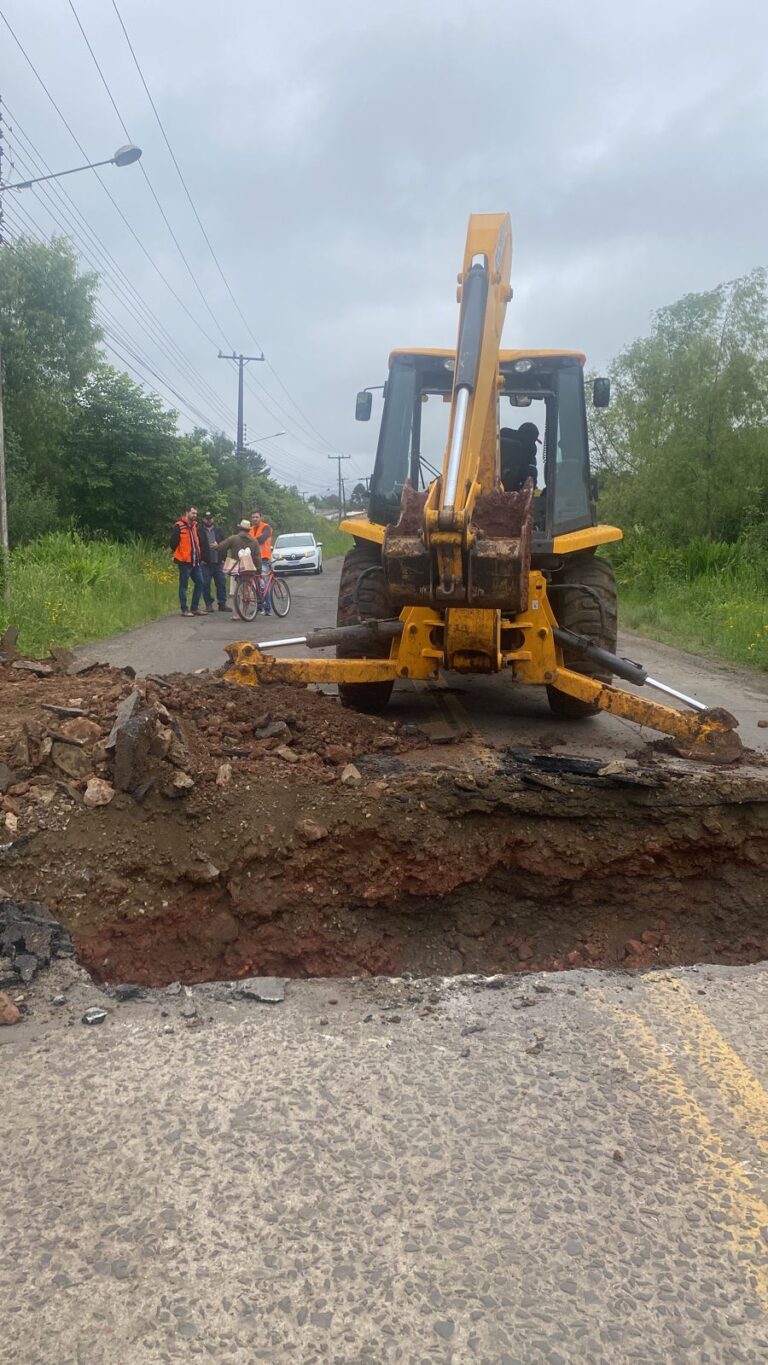 Ponte que dá acesso ao bairro Bom Jesus (UVA) está provisoriamente interditada